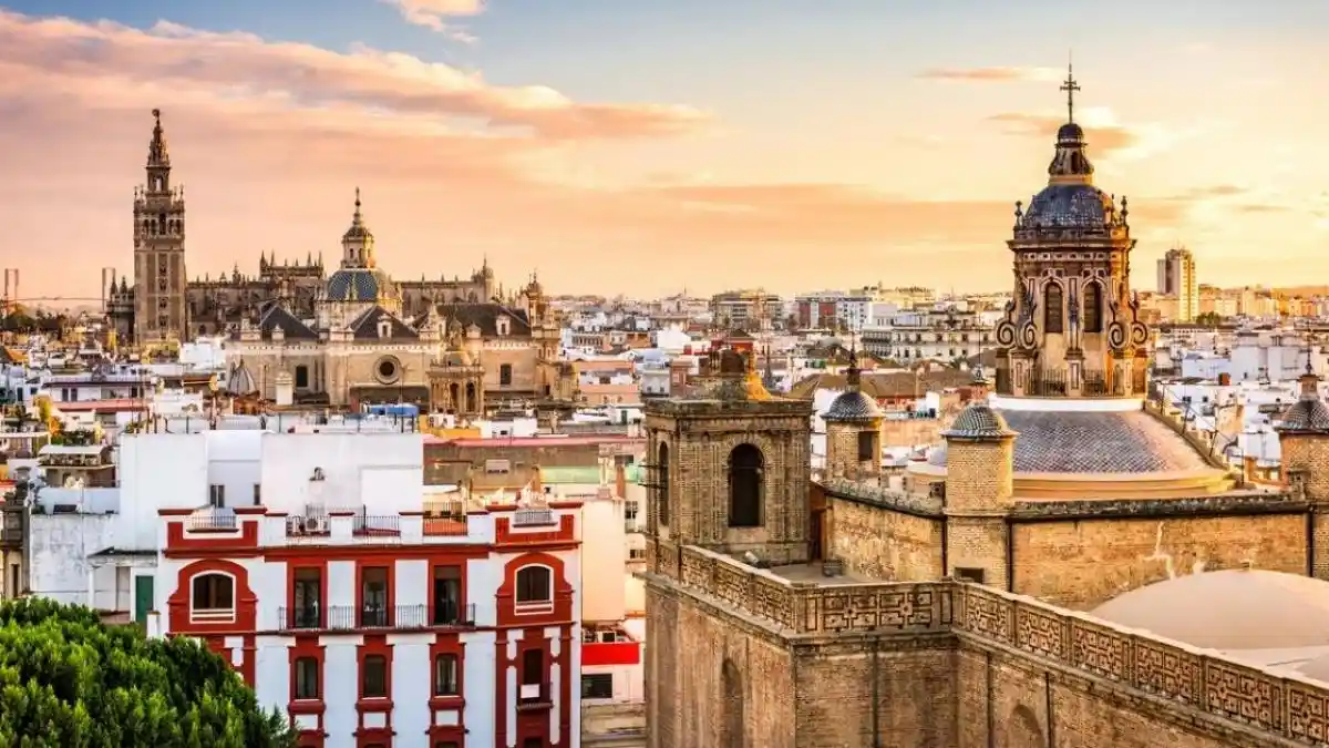 Cuánto cuesta un fin de semana de pádel en Sevilla