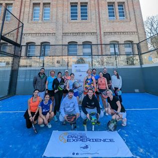 Vacaciones de pádel en Sevilla: qué incluye y cómo organizarlo